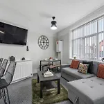 Anfield Cosy Stays - Air Host & Stay - Sleeps 14