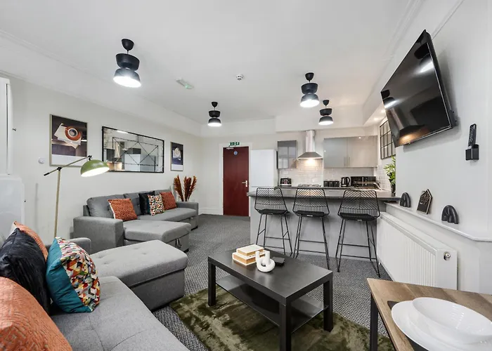 Anfield Cosy Stays - Air Host & Stay - Sleeps 14