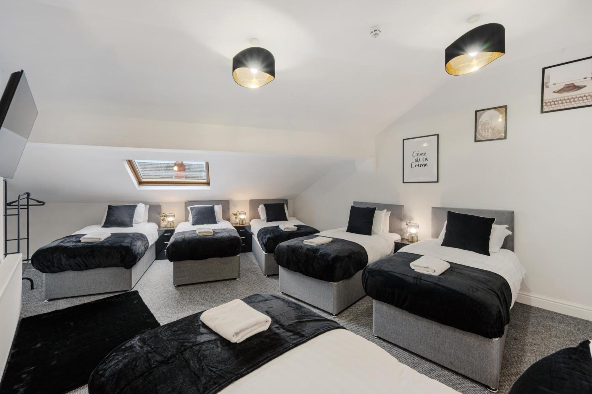 Holiday home Anfield Cosy - Air Host & - Sleeps 14 Liverpool
