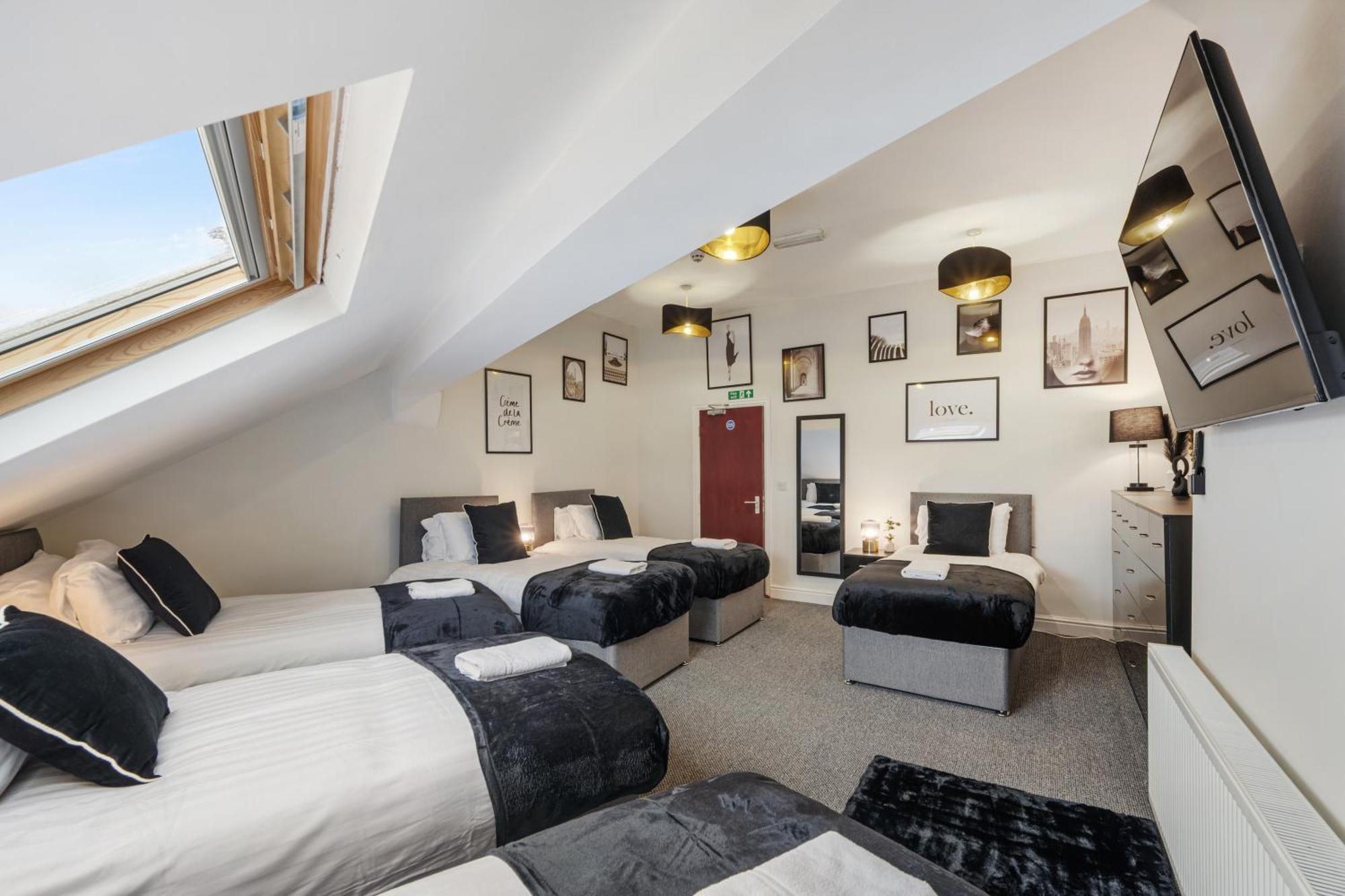 Anfield Cosy - Air Host & - Sleeps 14