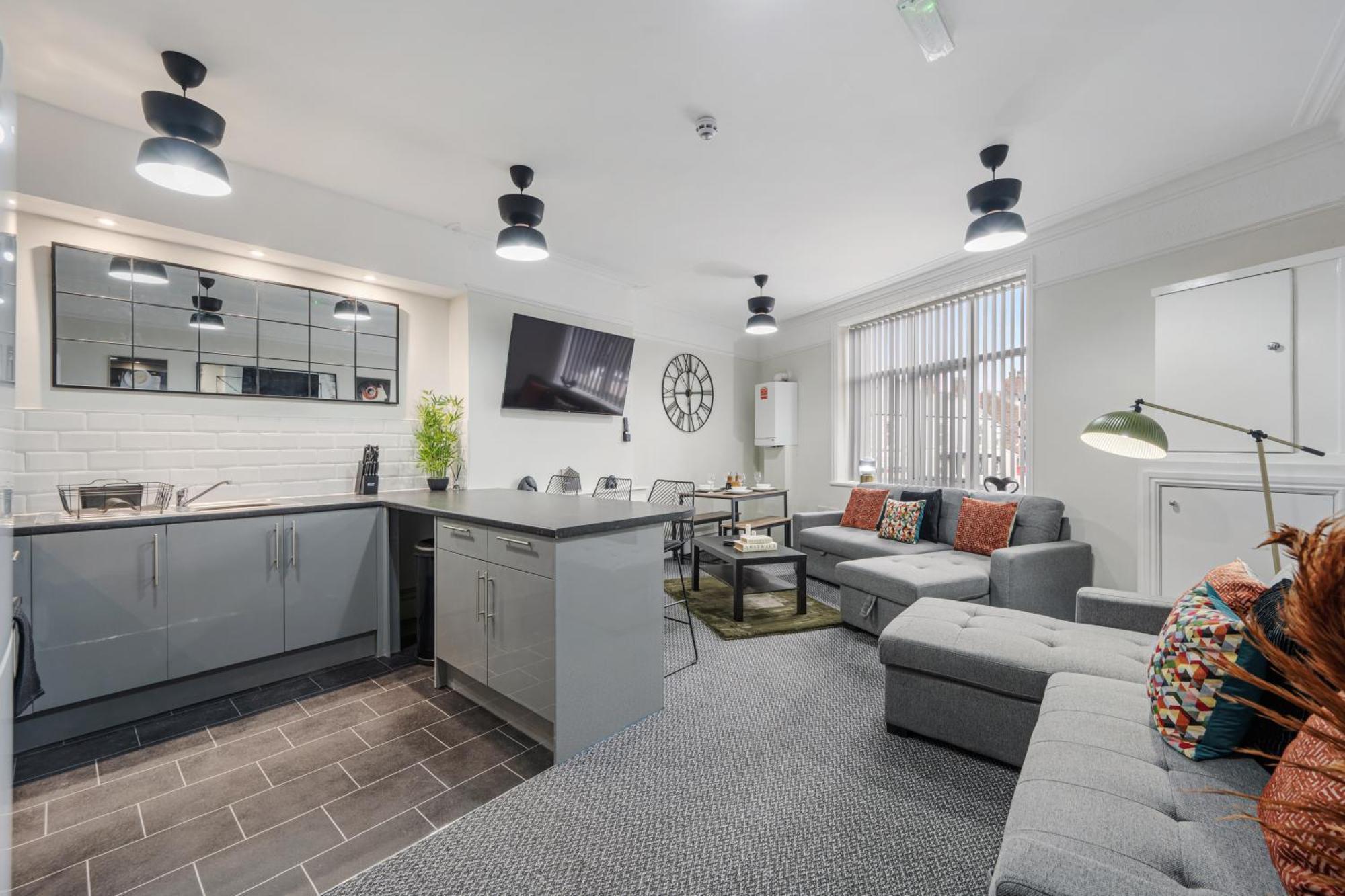 Holiday home Anfield Cosy - Air Host & - Sleeps 14 Liverpool