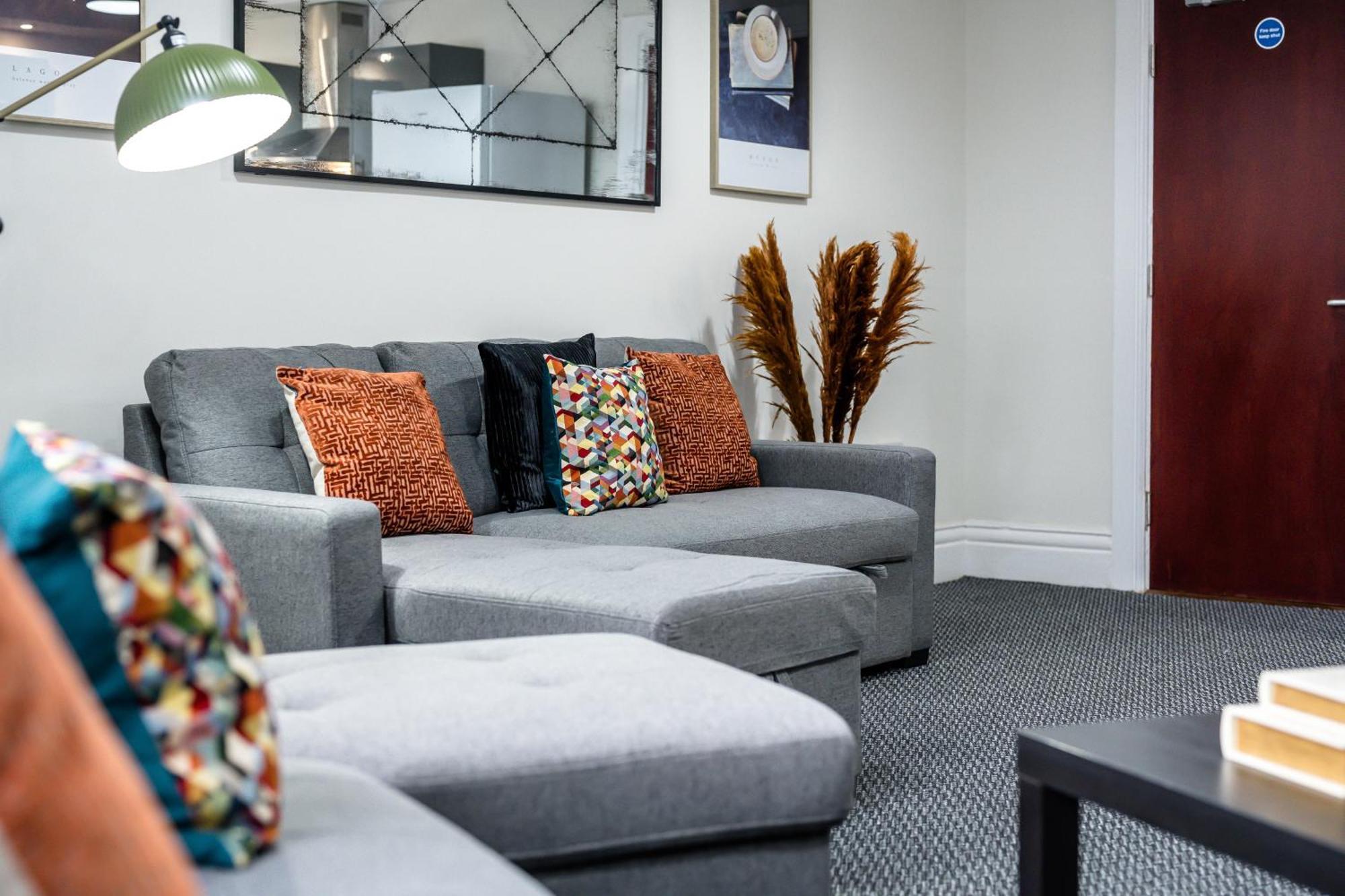 Anfield Cosy - Air Host & - Sleeps 14 Liverpool