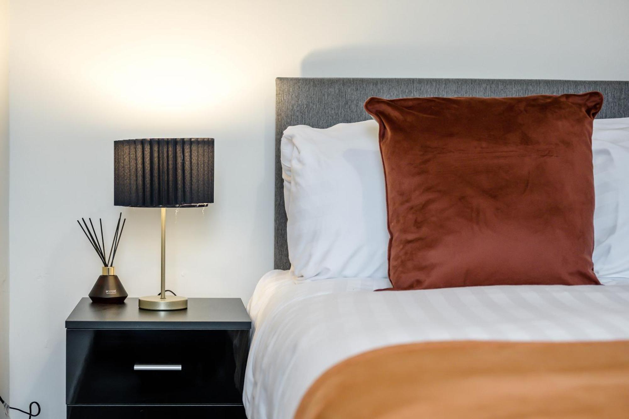 Anfield Cosy - Air Host & - Sleeps 14 * Liverpool