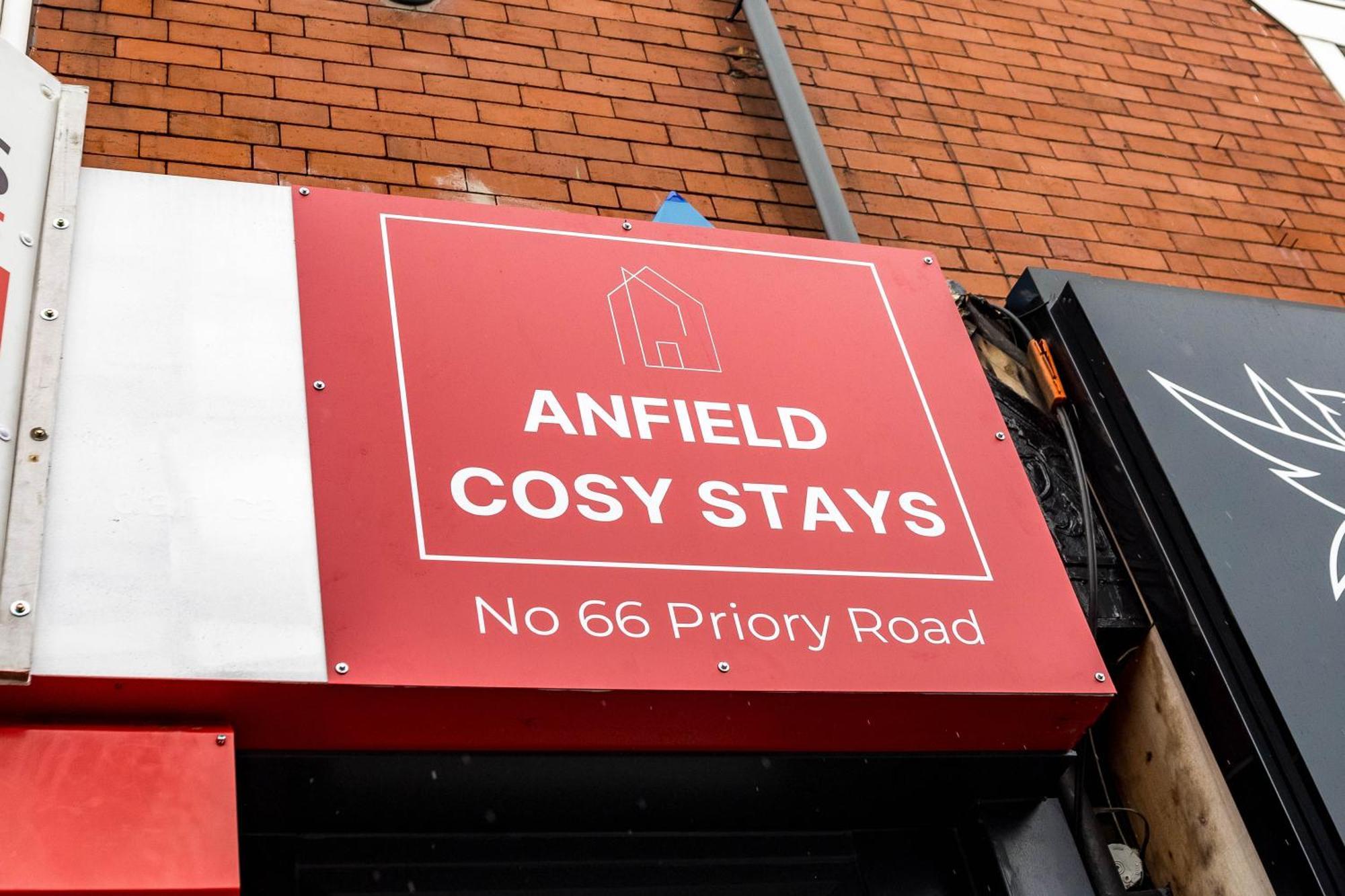 Anfield Cosy - Air Host & - Sleeps 14 Holiday home