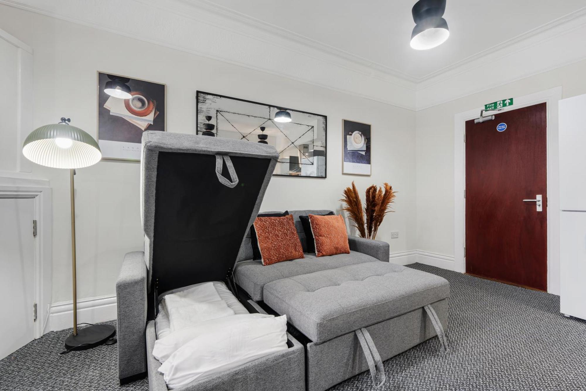 Anfield Cosy - Air Host & - Sleeps 14 *