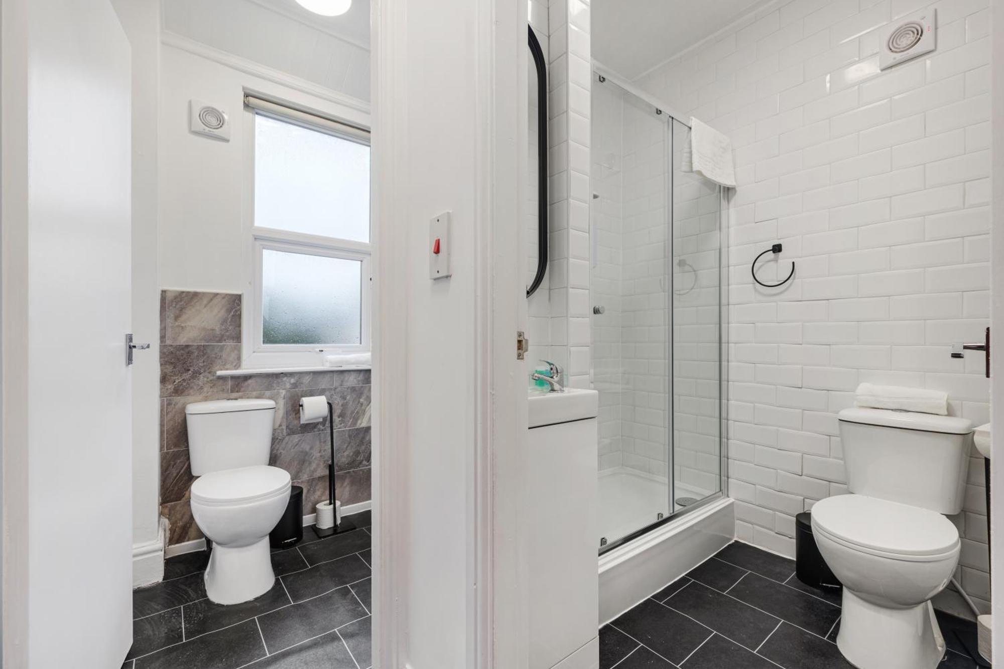 Anfield Cosy - Air Host & - Sleeps 14 *