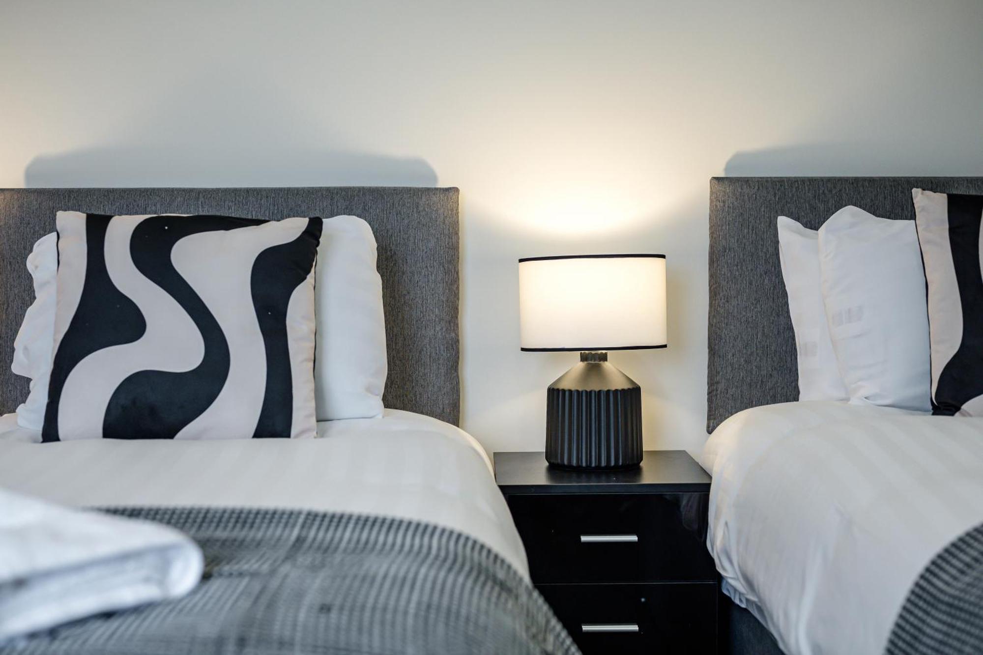 Anfield Cosy - Air Host & - Sleeps 14