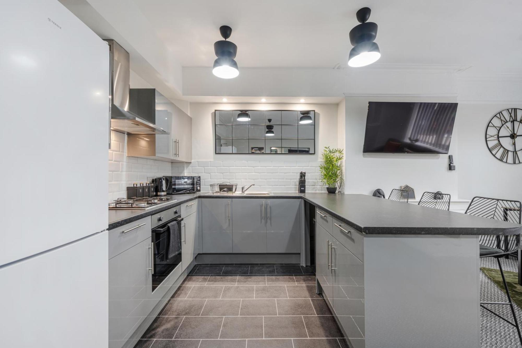 Anfield Cosy - Air Host & - Sleeps 14 *