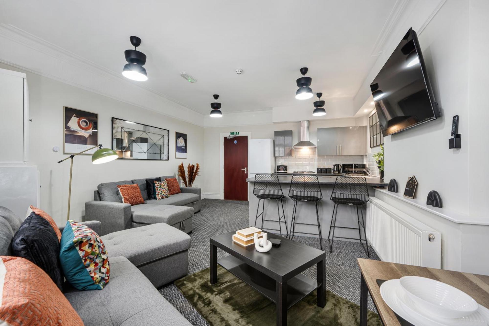 Anfield Cosy - Air Host & - Sleeps 14 Liverpool