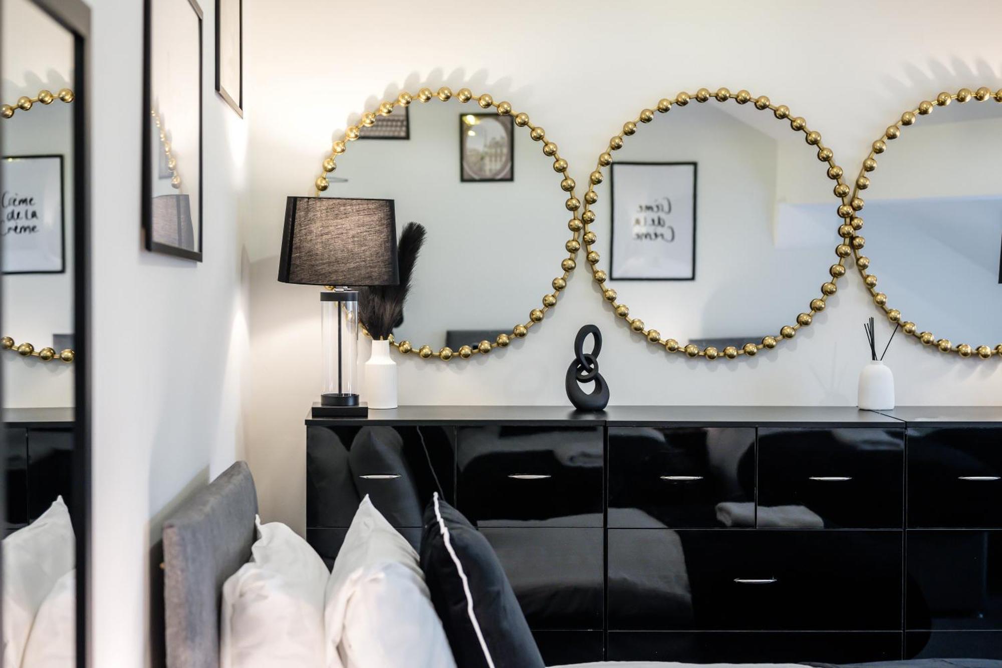 Holiday home Anfield Cosy - Air Host & - Sleeps 14 *